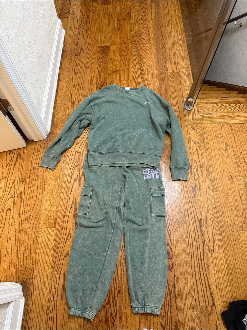 PINK Victoria's Secret Olive Green Cargo Sweatpants and Sweatshirt